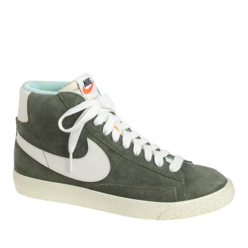 LOOKING FOR Nike high top blazers!
